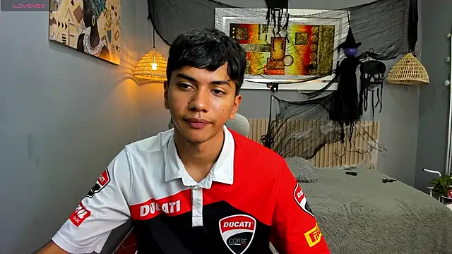 Snapshot of markbowie chatting on 30, 10, 2025 markbowie online show from 30, 10, 2025