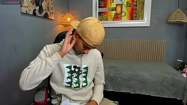 Snapshot of markbowie chatting on 11, 11, 2025 markbowie online show from 11, 11, 2025