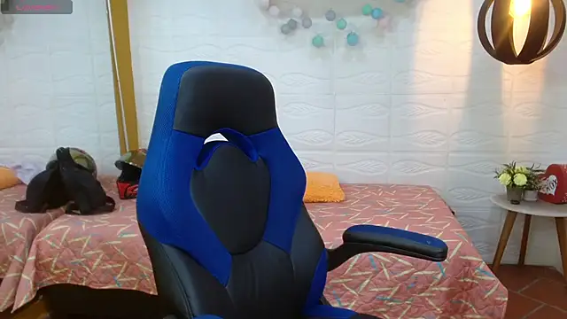 Snapshot of markbowie chatting on 15, 11, 2025 markbowie online show from 15, 11, 2025