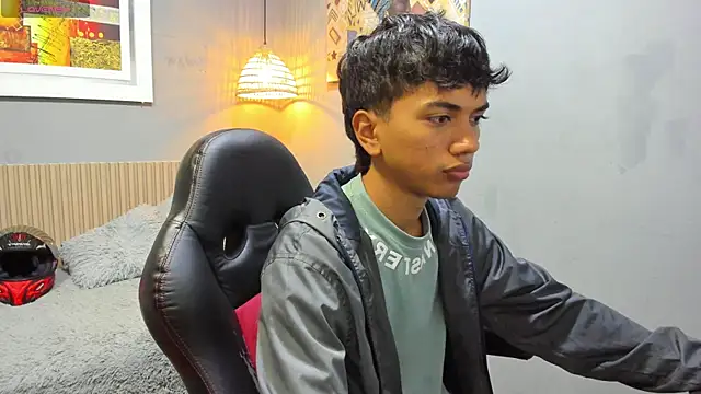 Snapshot of markbowie chatting on 18, 11, 2025 markbowie online show from 18, 11, 2025