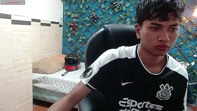 Snapshot of markbowie chatting on 20, 11, 2025 markbowie online show from 20, 11, 2025