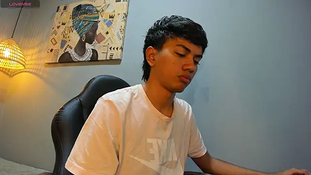 Snapshot of markbowie chatting on 25, 11, 2025 markbowie online show from 25, 11, 2025