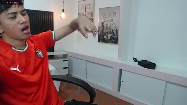 Snapshot of markbowie chatting on 30, 11, 2025 markbowie online show from 30, 11, 2025