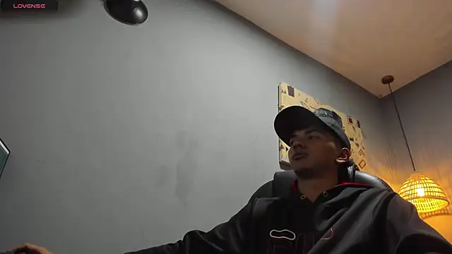 Snapshot of markbowie chatting on 5, 12, 2025 markbowie online show from 5, 12, 2025