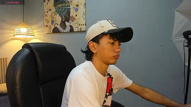 Snapshot of markbowie chatting on 3, 3, 2026 markbowie online show from 3, 3, 2026