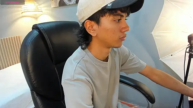 Snapshot of markbowie chatting on 14, 3, 2026 markbowie online show from 14, 3, 2026