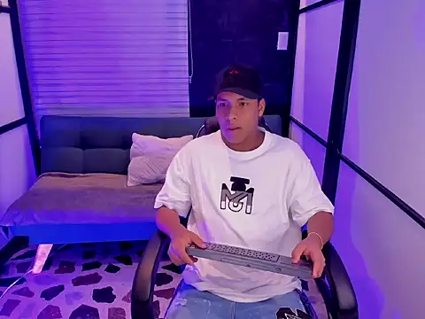 IsaacBlack  online show from 7, 10, 2025