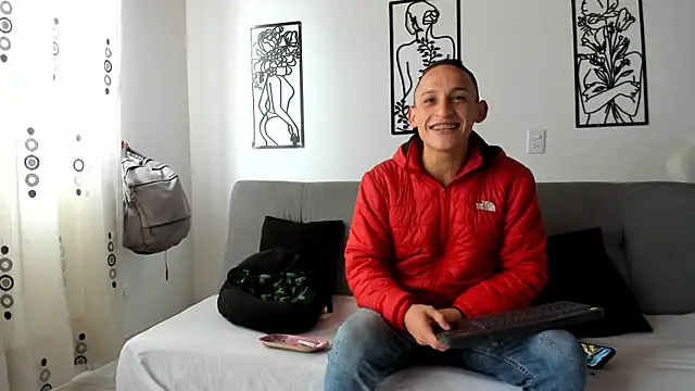 Snapshot of Masterblue_hot chatting on 10, 9, 2025 Masterblue hot online show from 10, 9, 2025