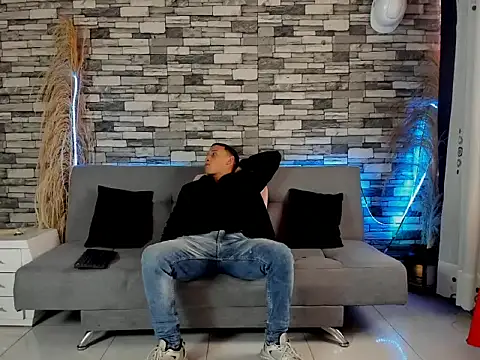 Snapshot of Masterblue_hot chatting on 20, 10, 2025 Masterblue hot online show from 20, 10, 2025