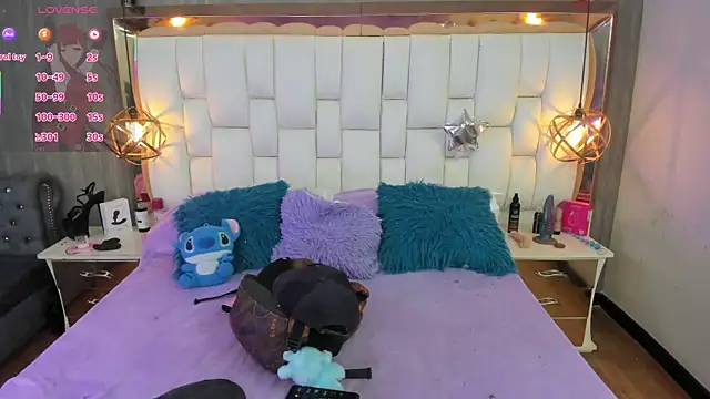 Foxxy Doll online show from 28, 4, 2026
