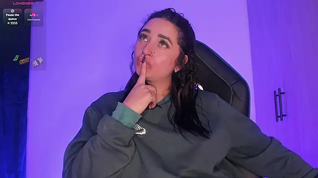 scarlett Collinss online show from 3, 5, 2026