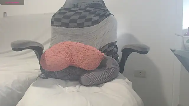 Snapshot of mia_duvall chatting on 6, 2, 2026 mia duvall online show from 6, 2, 2026