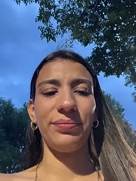 Snapshot of -juicy_ chatting on 7, 11, 2025 -juicy online show from 7, 11, 2025