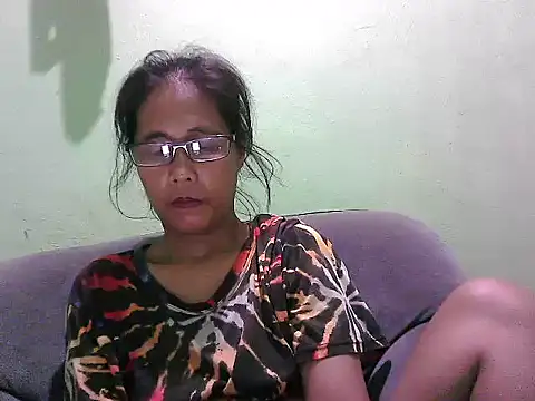 HotLadyPinay32 online show from 8, 4, 2026