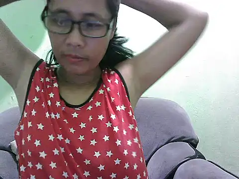 HotLadyPinay32 online show from 1, 5, 2026