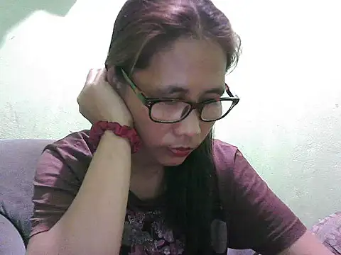 HotLadyPinay32 online show from 28, 6, 2026