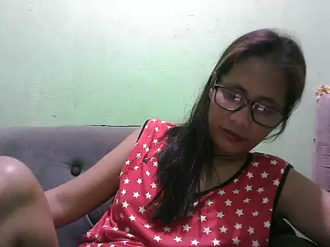HotLadyPinay32 online show from 24, 7, 2026