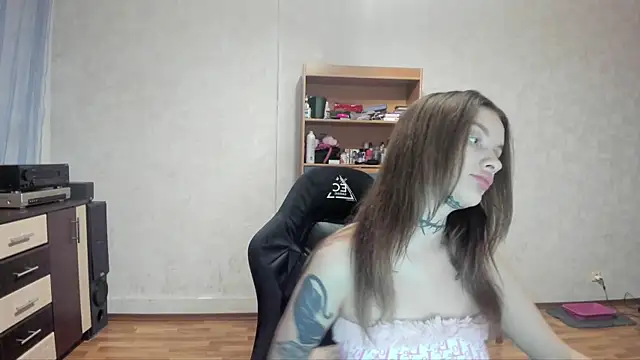 Snapshot of AlisTris chatting on 19, 11, 2025 AlisTris online show from 19, 11, 2025