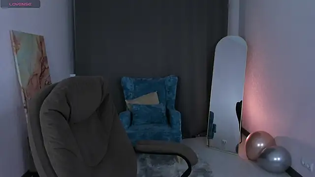 FlirtyAura online show from 25, 6, 2026