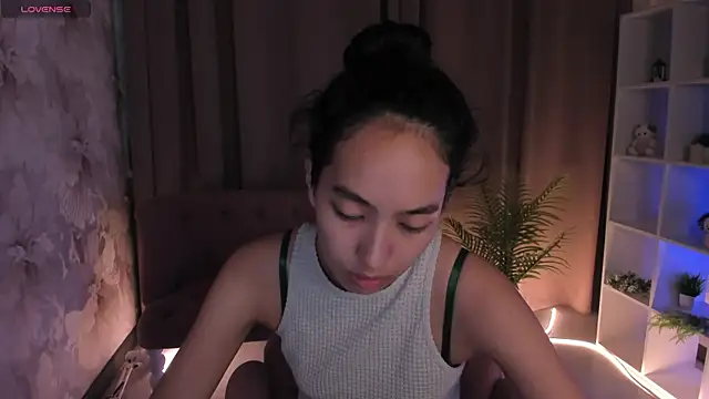 FlirtyAura online show from 17, 7, 2026