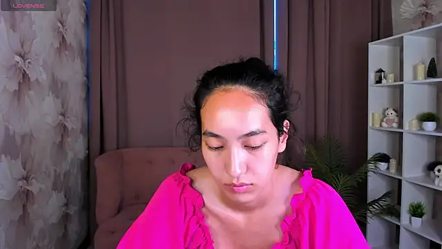 FlirtyAura online show from 28, 7, 2026