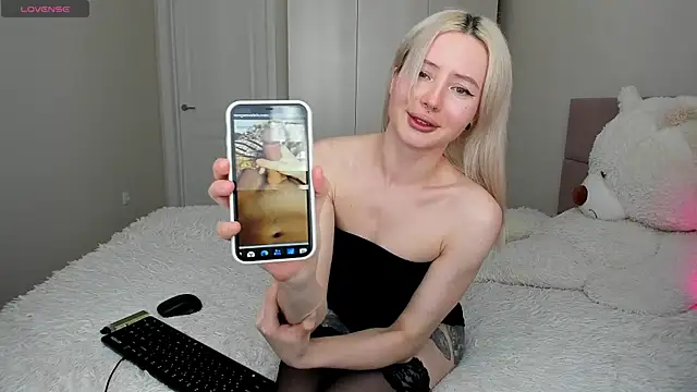 Lilly lllll online show from 27, 4, 2026
