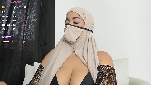 Snapshot of thaira_aly chatting on 28, 10, 2025 thaira aly online show from 28, 10, 2025