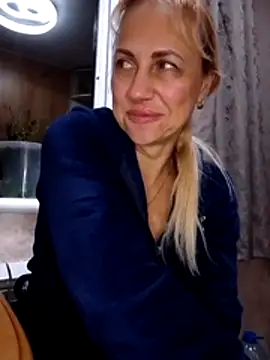 KissMiSveet online show from 4, 12, 2025