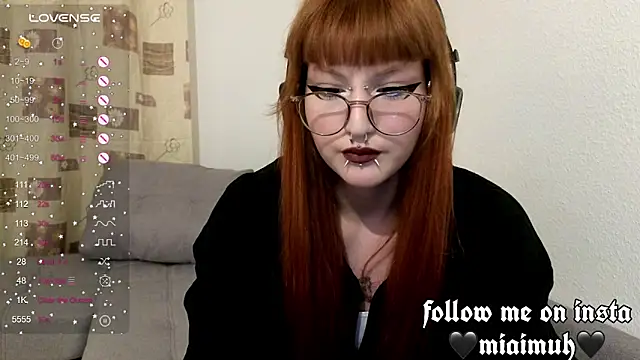 mia  yui online show from 23, 10, 2025