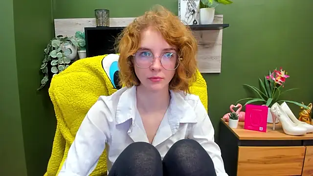 Snapshot of juicyPenny chatting on 24, 10, 2025 juicyPenny online show from 24, 10, 2025