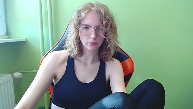 juicyPenny online show from 10, 3, 2026