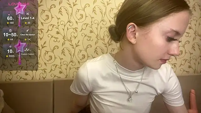 kittywithu online show from 17, 9, 2025