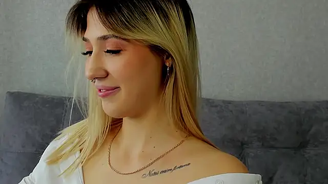 Snapshot of Bella_svon chatting on 11, 9, 2025 Bella svon online show from 11, 9, 2025