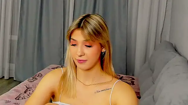 Snapshot of Bella_svon chatting on 5, 10, 2025 Bella svon online show from 5, 10, 2025