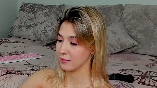 Snapshot of Bella_svon chatting on 5, 12, 2025 Bella svon online show from 5, 12, 2025