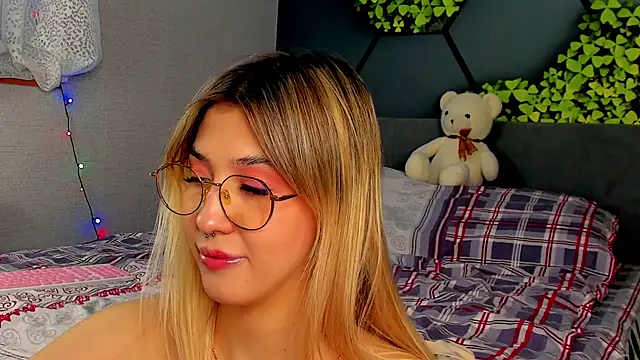 Snapshot of Bella_svon chatting on 20, 12, 2025 Bella svon online show from 20, 12, 2025