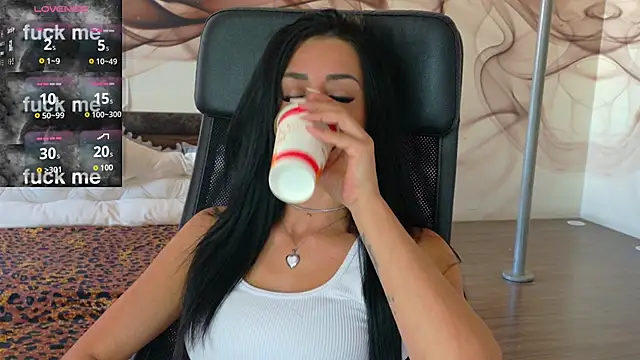 NaomiScarlet online show from 9, 9, 2025