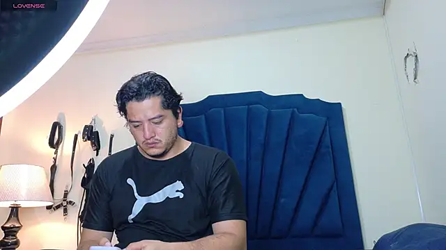 Snapshot of RoxyandAron2 chatting on 10, 5, 2026 RoxyandAron2 online show from 10, 5, 2026