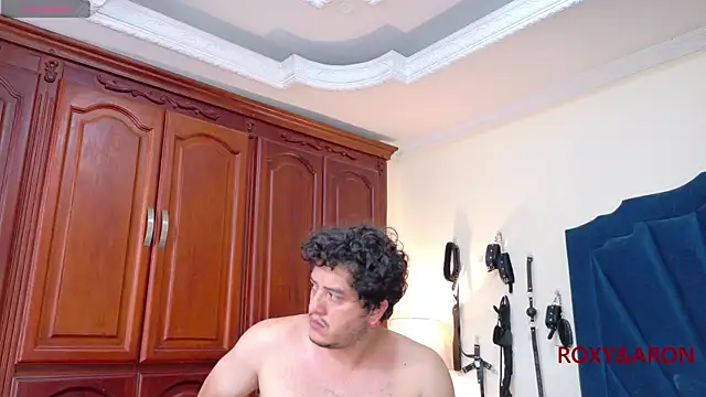 Snapshot of RoxyandAron2 chatting on 11, 5, 2026 RoxyandAron2 online show from 11, 5, 2026