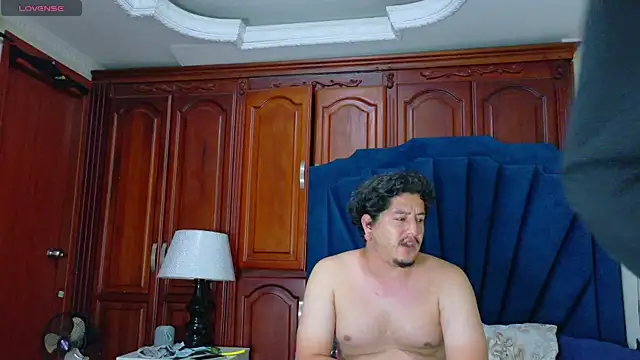 Snapshot of RoxyandAron2 chatting on 5, 6, 2026 RoxyandAron2 online show from 5, 6, 2026