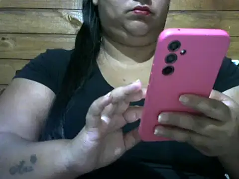 Snapshot of MARRENTINHA34 chatting on 4, 10, 2025 MARRENTINHA34 online show from 4, 10, 2025