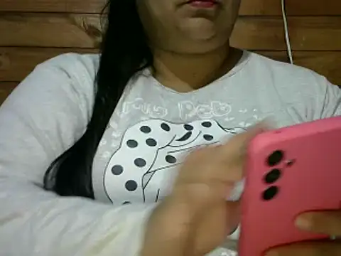 Snapshot of MARRENTINHA34 chatting on 7, 10, 2025 MARRENTINHA34 online show from 7, 10, 2025