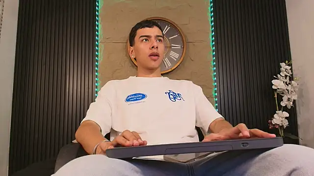 Aiden Royce online show from 4, 4, 2026