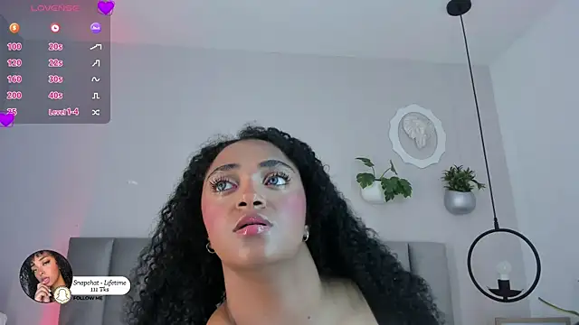 Snapshot of Tina_curly chatting on 18, 4, 2026 Tina curly online show from 18, 4, 2026