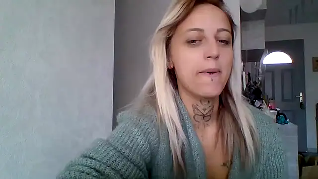 Snapshot of chaudasse_sex7 chatting on 12, 9, 2025 chaudasse sex7 online show from 12, 9, 2025