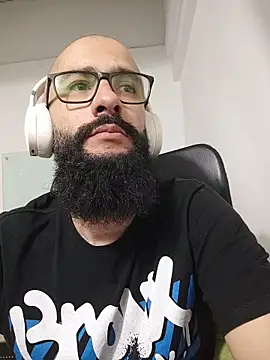 Snapshot of FranccoJ chatting on 6, 11, 2025 FranccoJ online show from 6, 11, 2025