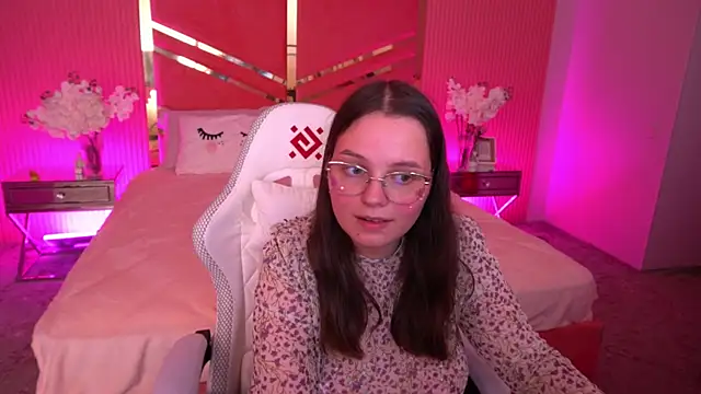 Snapshot of SophieDreamss chatting on 13, 9, 2025 SophieDreamss online show from 13, 9, 2025