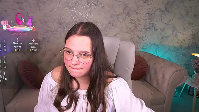 Snapshot of SophieDreamss chatting on 3, 10, 2025 SophieDreamss online show from 3, 10, 2025