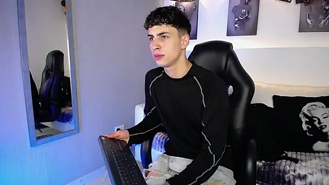 AdrianRinaldi online show from 9, 10, 2025