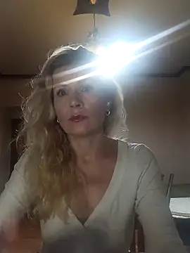 Julia Giulia online show from 4, 10, 2025